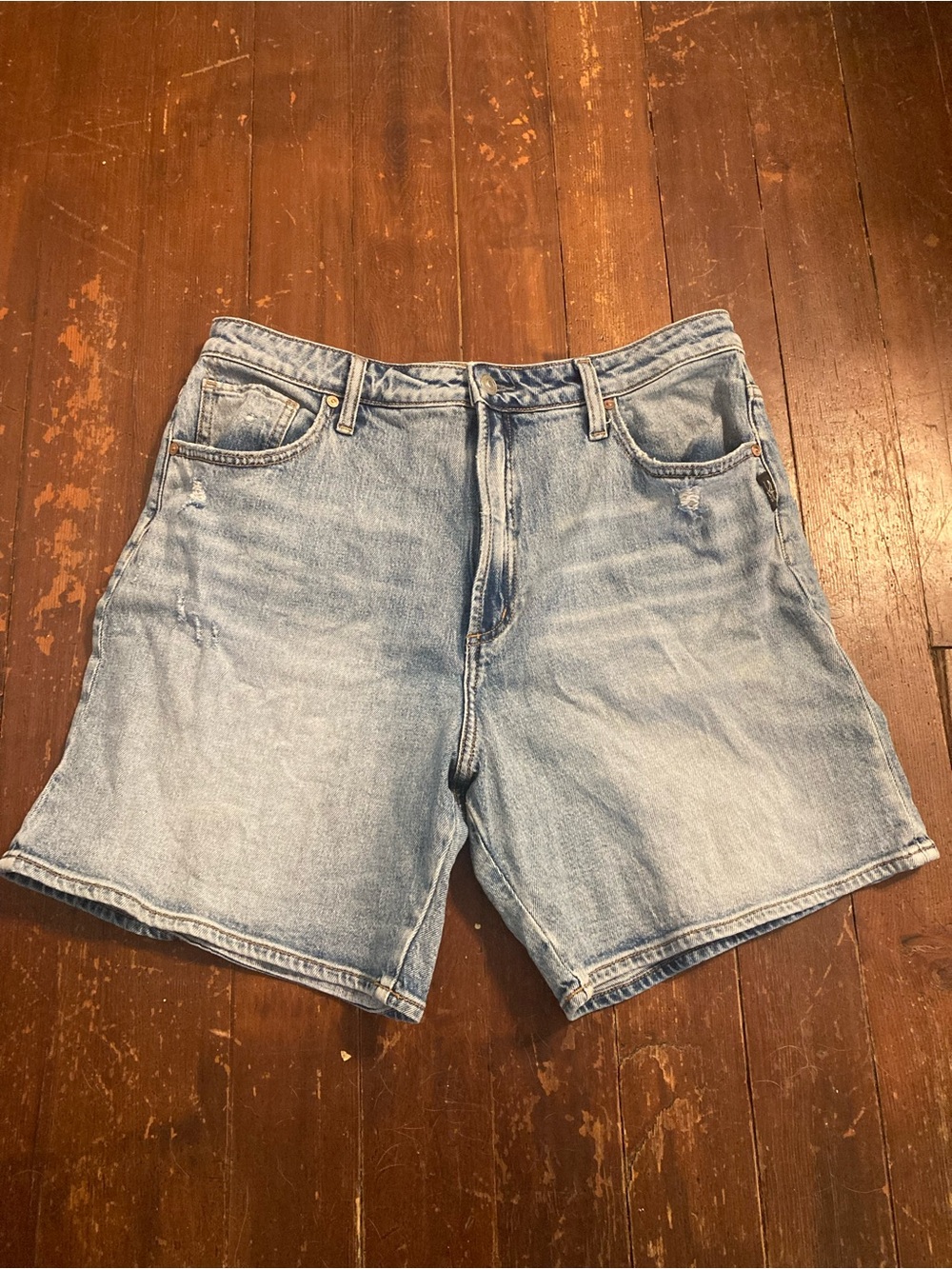 Silver Jeans Mid-Wash Denim Mom Shorts - Blue